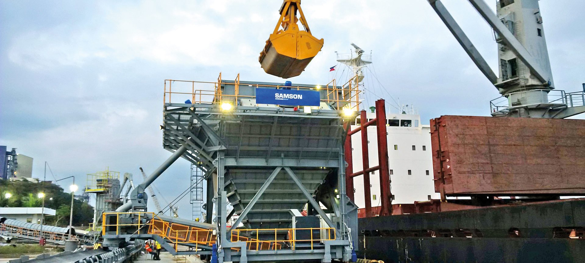 Mobile SAMSON Eco Hopper on Port