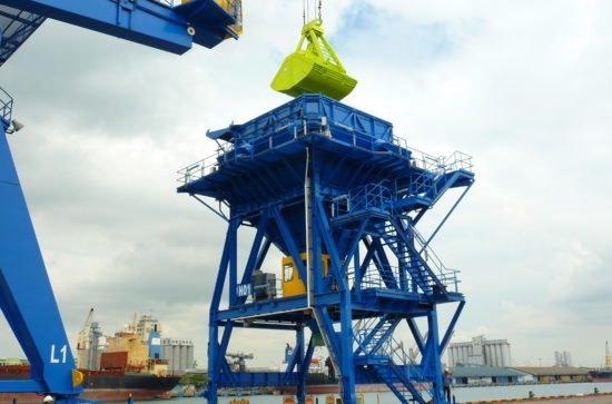 Mobiler SAMSON Eco Hopper im Hafen