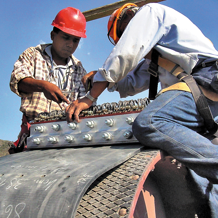AUMUND maintenance work on bulk material handling equipment