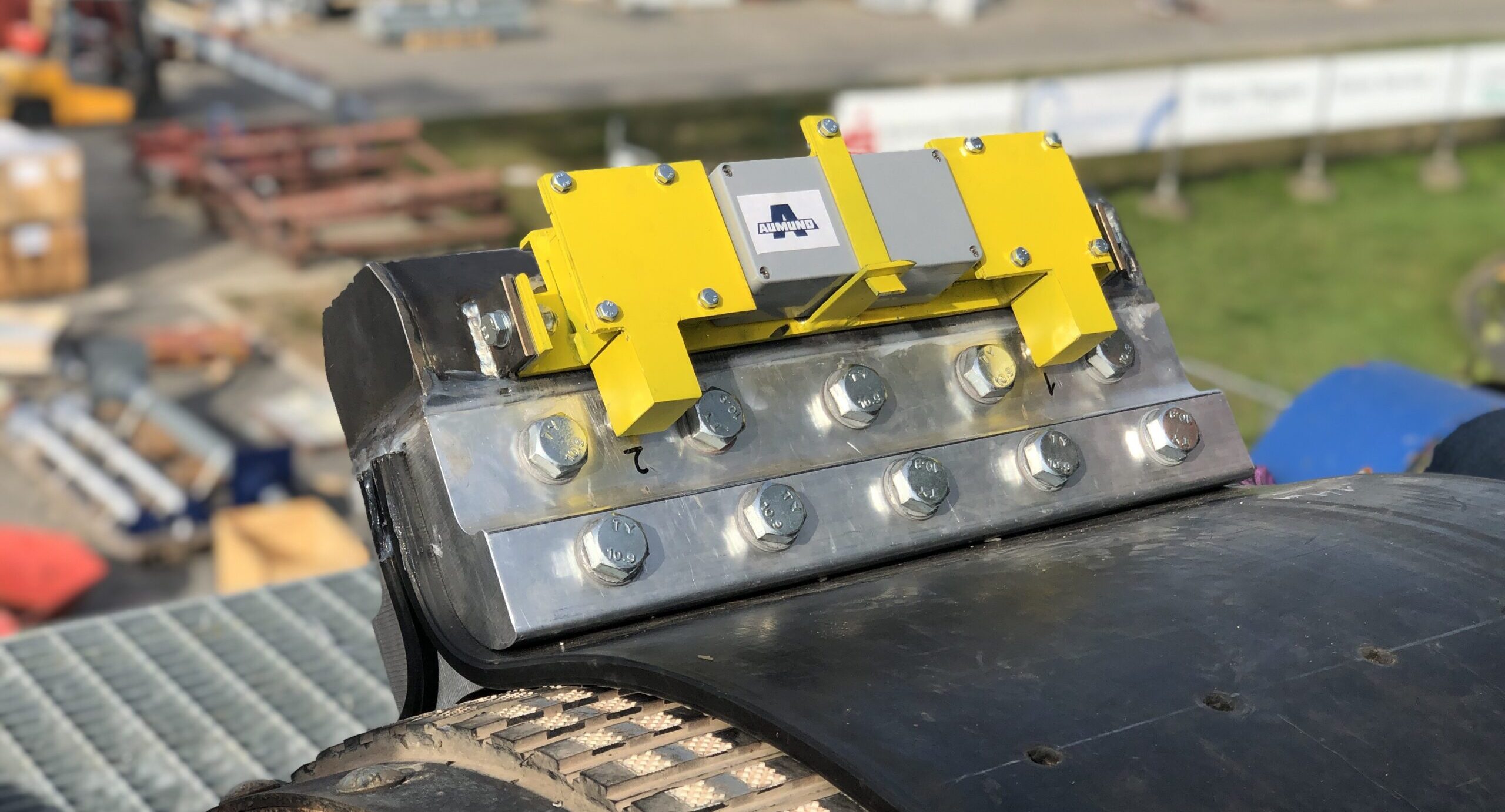 AUMUND clamping connection on a bucket elevator belt